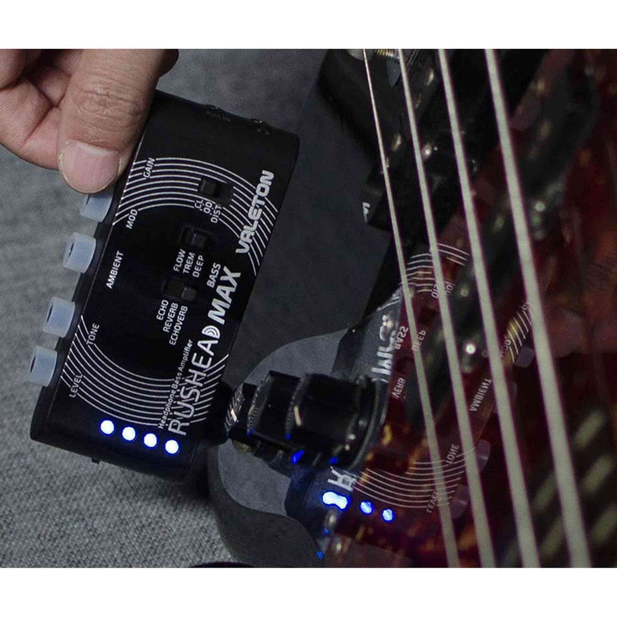 Valeton RH-101 Oplaadbare hoofdtelefoonversterker voor bas met drive, effecten en USB-oplaadfunctie