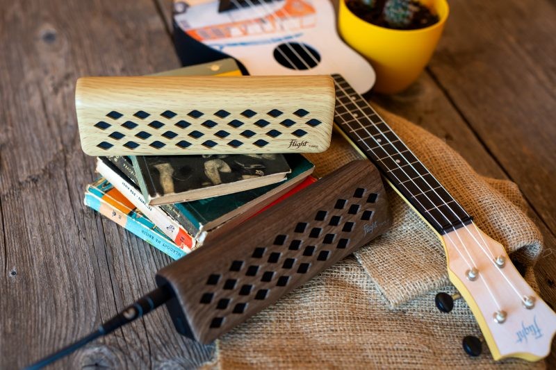 Flight Tiny6 Walnut Bluetooth Ukulele Versterker 2x3W met Oplaadbare Batterij en Walnut Afwerking