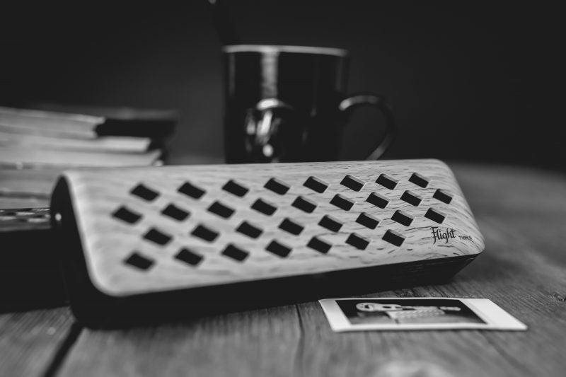 Flight Tiny6 Walnut Bluetooth Ukulele Versterker 2x3W met Oplaadbare Batterij en Walnut Afwerking