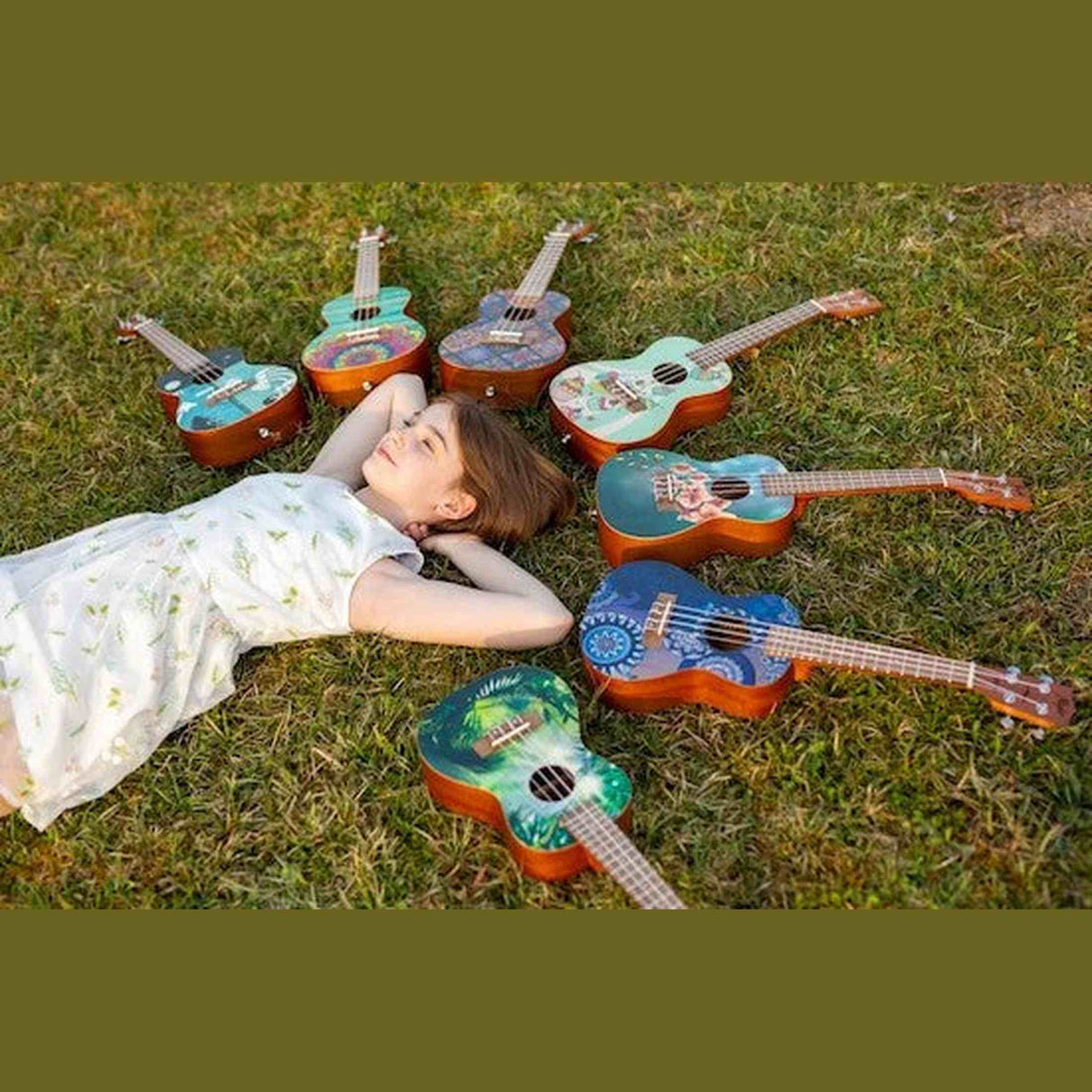 Flight AUC-33 Stardust Concert Ukulele met Sapele Body, Art Design en Aquila Nylgut Snaren