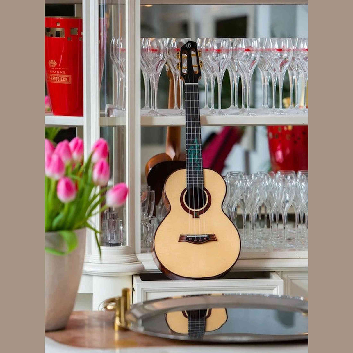 Flight A10SC Cocobolo Dragon Tenor Ukulele met Solid Engelmann Spruce Top en Solid Cocobolo Body