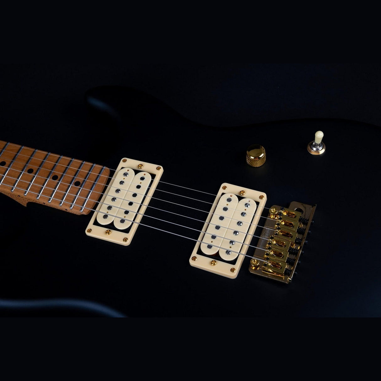 JET JS-700 MBK S-style Elektrische Gitaar HH Wilkinson Tremolo Roasted Maple Matt Zwart