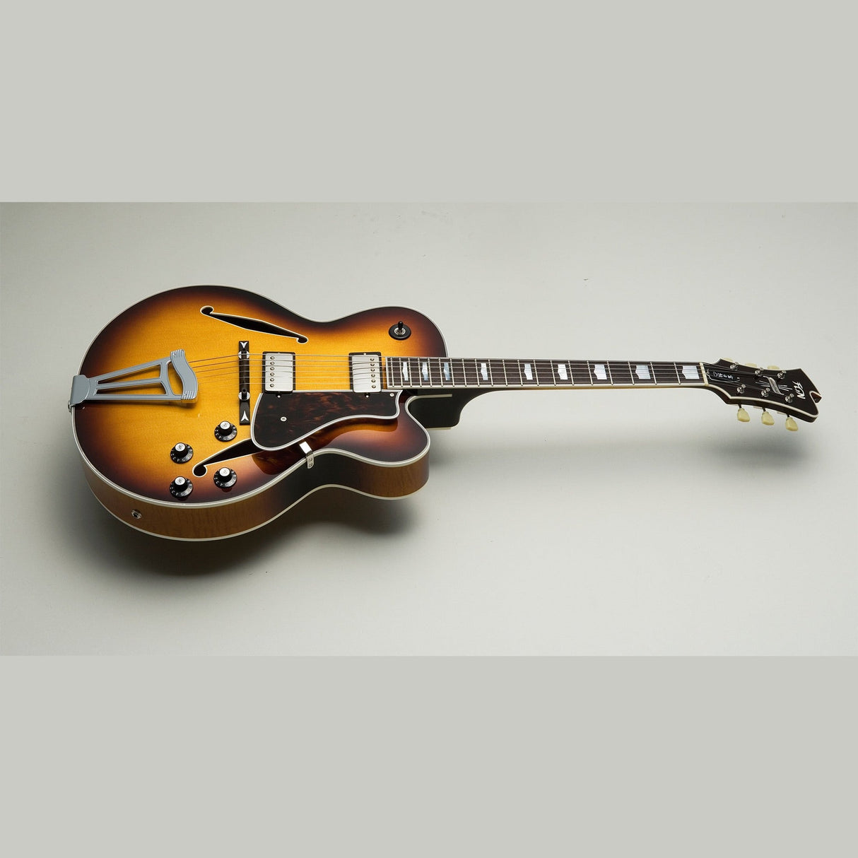 FGN Masterfield Full Acoustic Jazz elektrische gitaar Jazz Burst, Alnico 3 humbuckers, met koffer