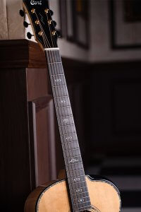 Cort Gold-Passion – Massief Flamed Maple, Engelmann Spruce & L.R. Baggs Anthem