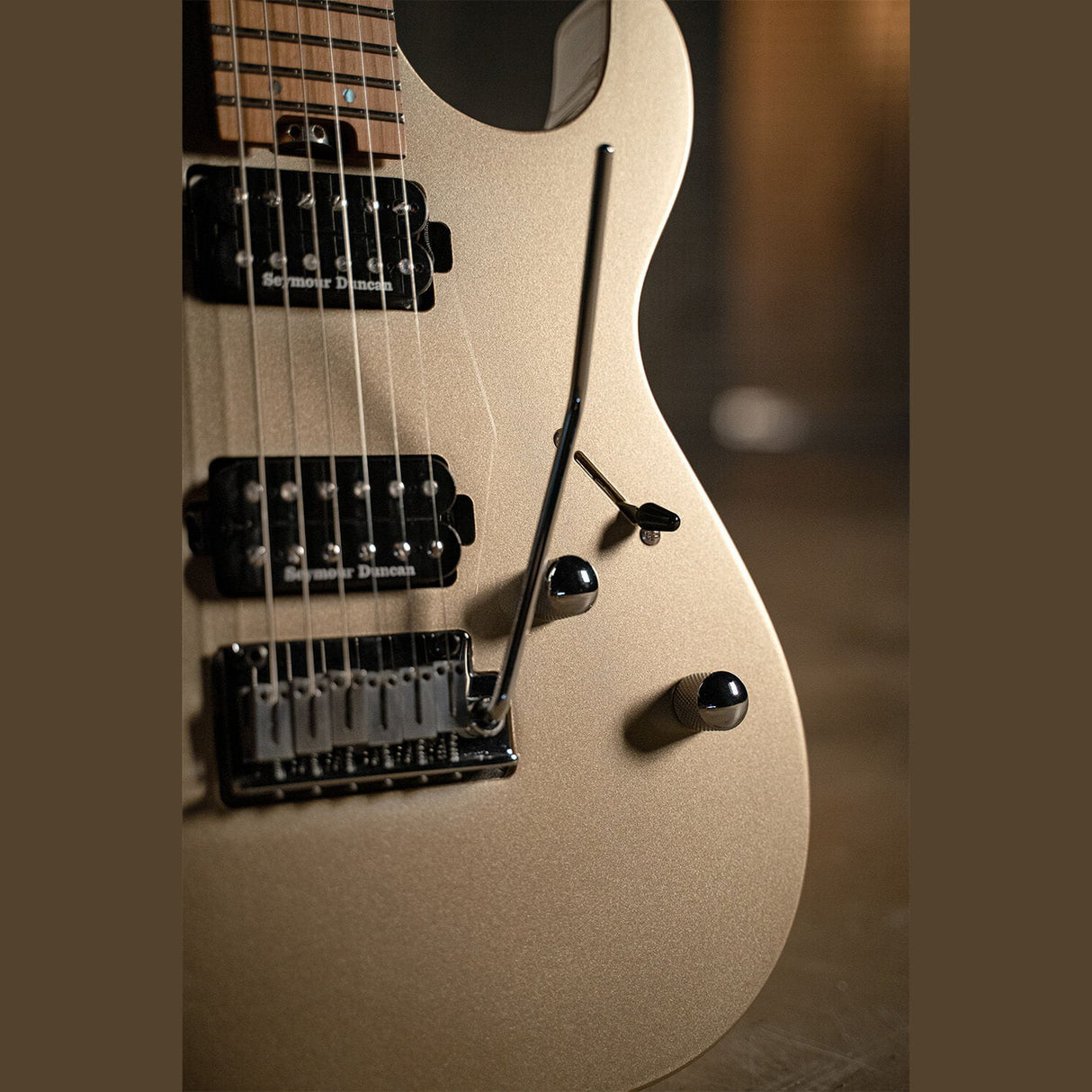 Cort G300 PRO MGD Elektrische Gitaar HH Linden met Maple Top Metallic Gold en Seymour Duncan Pickups