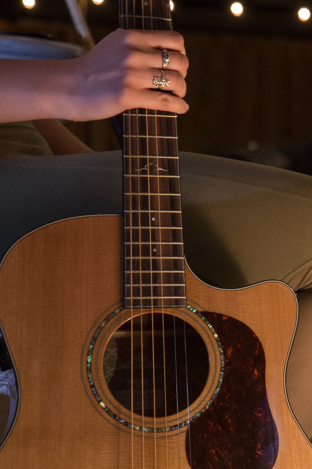 Cort Gold-A6 – Massief Sitka, Mahonie & Fishman Flex Blend