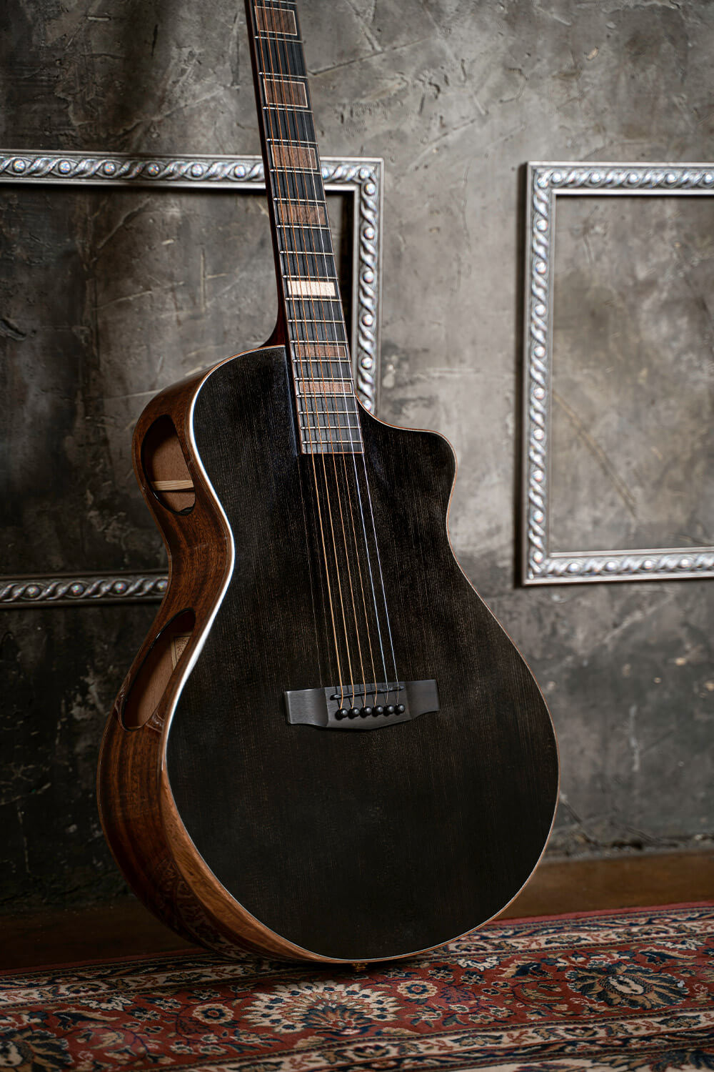 Cort Modern Black Masterpiece – Massieve Europese Spar, Mahonie & Dual Sound Ports