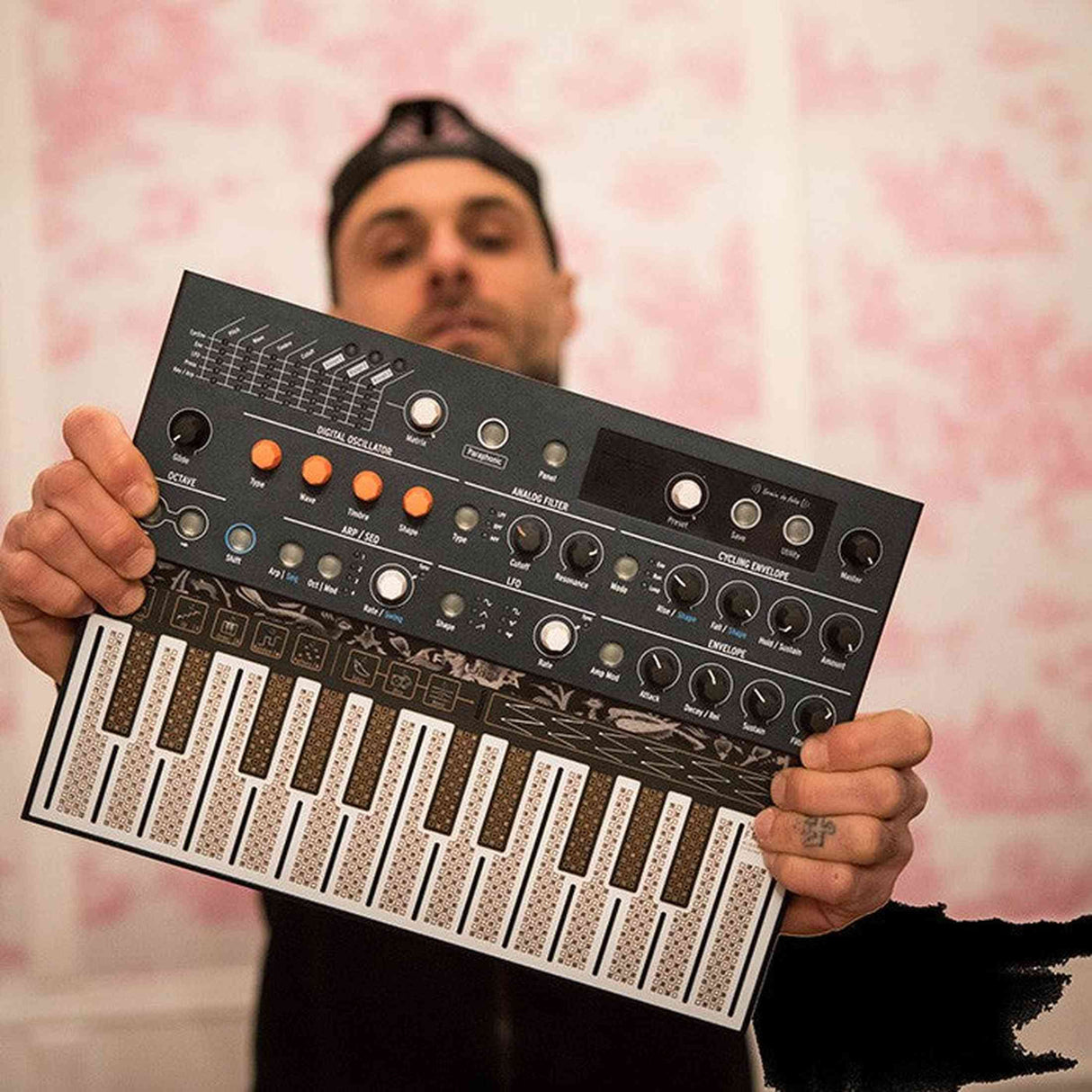 Arturia MicroFreak – synthesizer met 25 touch-toetsen, parafonie, mod matrix en Plaits-engine
