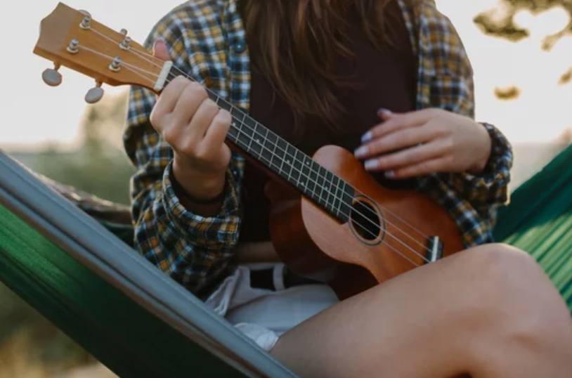 Ukulele in popcultuur: Films, series en beroemde muzikanten