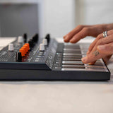 Arturia MicroFreak – synthesizer met 25 touch-toetsen, parafonie, mod matrix en Plaits-engine