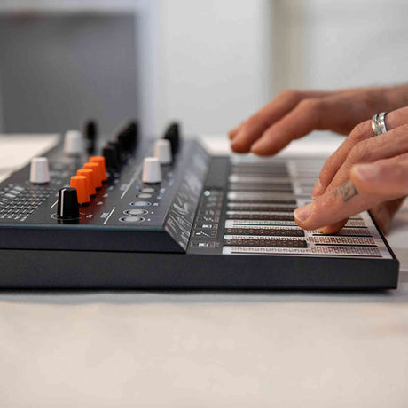 Arturia MicroFreak – synthesizer met 25 touch-toetsen, parafonie, mod matrix en Plaits-engine