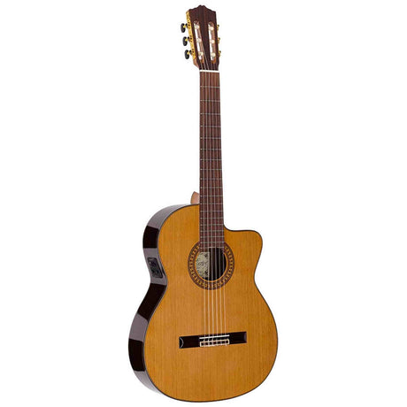 Salvador Cortez CC-60CE – Klassieke gitaar met massief ceder bovenblad, cutaway en Fishman elektronica