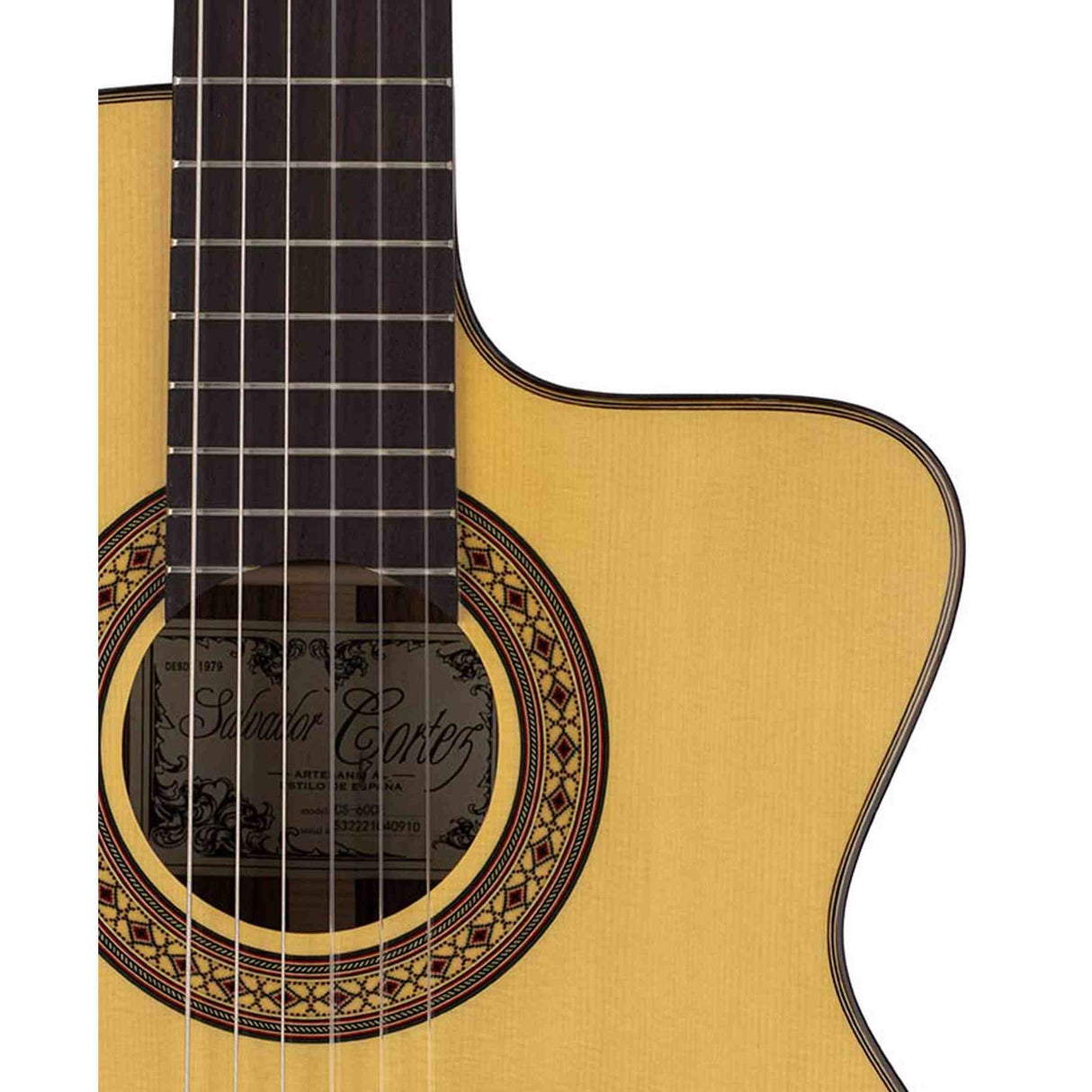 Salvador Cortez CS-60CE – Klassieke gitaar met massief spruce bovenblad, cutaway, Fishman elektronica en gigbag