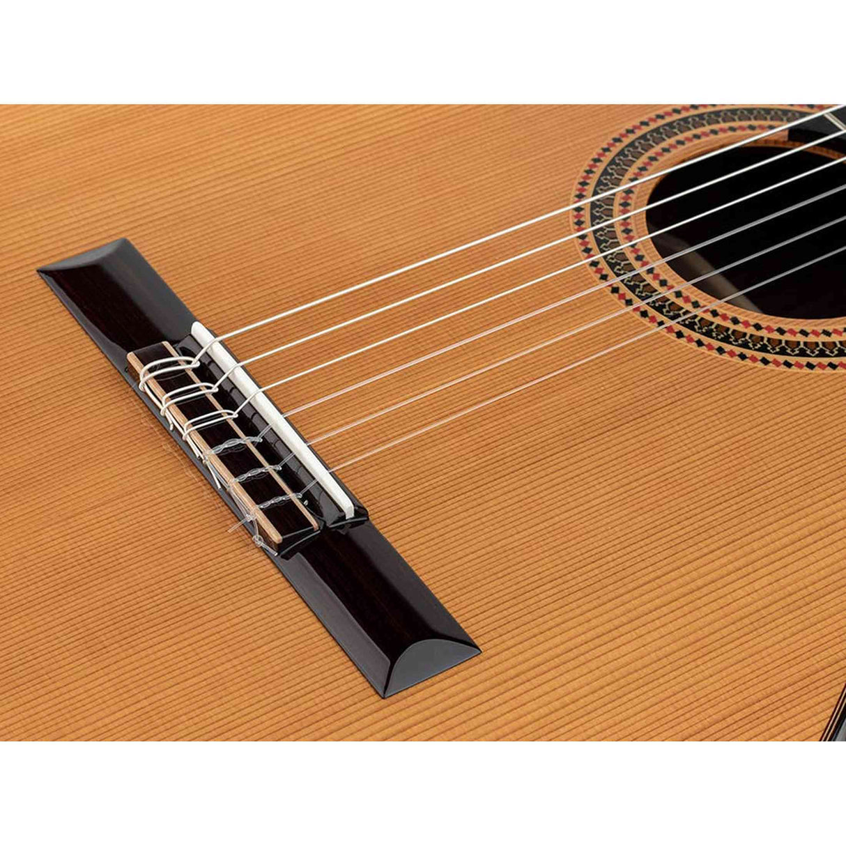 Salvador Cortez CC-90 – Klassieke gitaar met massief ceder bovenblad en mahonie zij- en achterkant