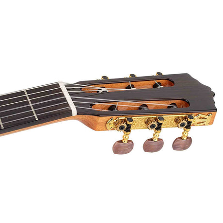 Salvador Cortez CF-55CE – Flamenco gitaar met massief spruce bovenblad, sycamore body, cutaway en Fishman elektronica