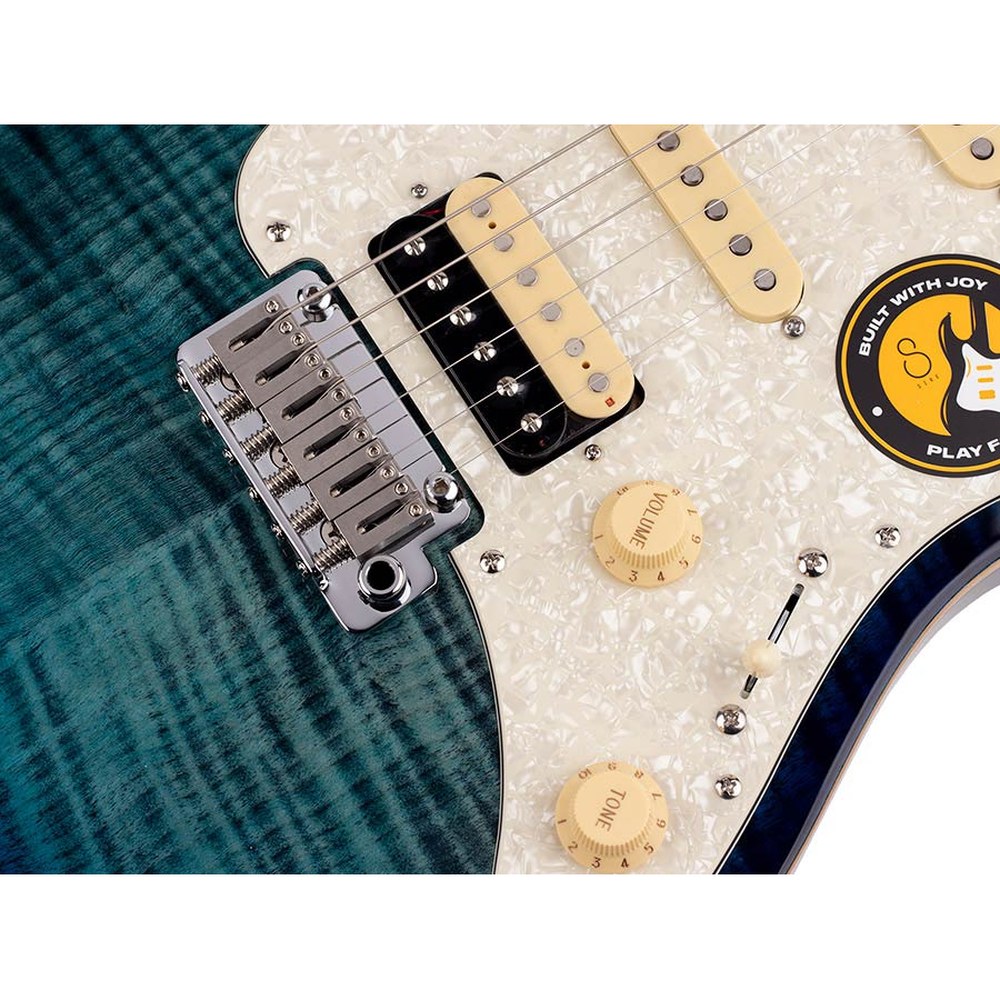 Sire Guitars S7FM/TBL electrische gitaar, S-style, elzen body, gevlamde esdoorn top, transparant blauw