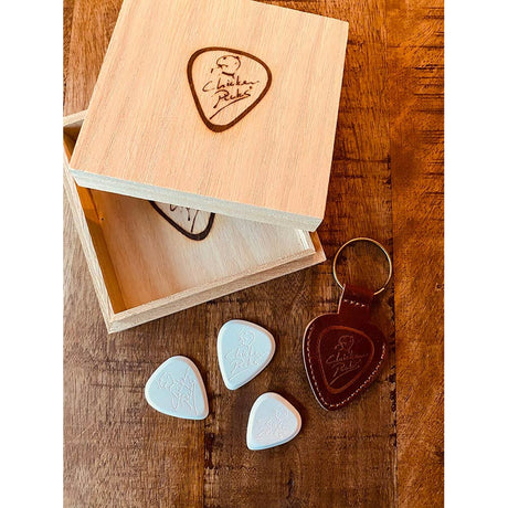 ChickenPicks 3-wood-CP luxe houten doos met 3 gitaarpicks + leren hoes