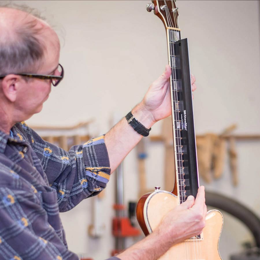 StewMac SM4012 2-in-1 Precisie + Ingezaagde Rechte Liniaal – Short Scale Gitaar