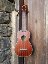 Flight MUS-2 Solid Mahogany Soprano Ukulele met Solid Mahogany Body, Gotoh Friction Tuners en Aquila Super Nylgut Snaren