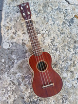 Flight MUS-2 Solid Mahogany Soprano Ukulele met Solid Mahogany Body, Gotoh Friction Tuners en Aquila Super Nylgut Snaren