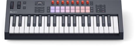 Novation FLkey2 37 master keyboard met 37 toetsen, 16 pads en OLED display