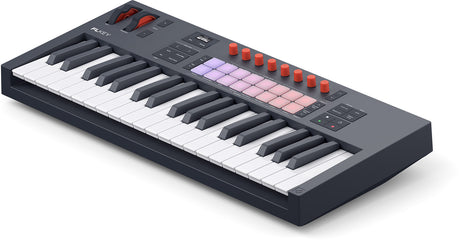 Novation FLkey2 37 master keyboard met 37 toetsen, 16 pads en OLED display