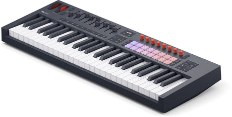 Novation FLkey2 49 master keyboard met 49 toetsen, 16 pads en 9 faders