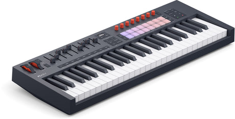 Novation FLkey2 49 master keyboard met 49 toetsen, 16 pads en 9 faders