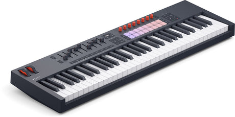 Novation FLkey2 61 master keyboard met 61 toetsen, 16 pads en 9 faders