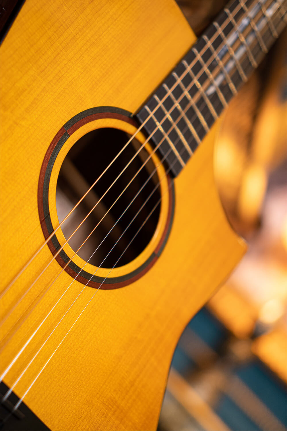 Cort Luxe II Frank Gambale Signature – Massieve Adirondack Top, Flamed Blackwood & Fishman Flex Blend