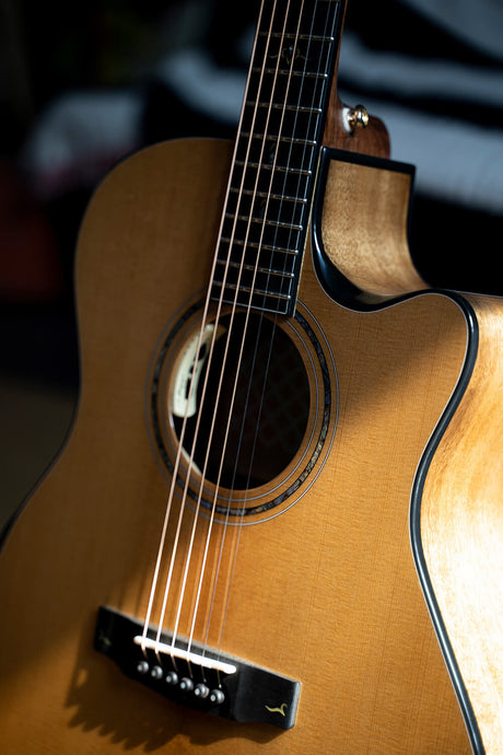 Cort Gold-Edge – Massief Flamed Myrtlewood, Torrefied Sitka & L.R. Baggs Anthem
