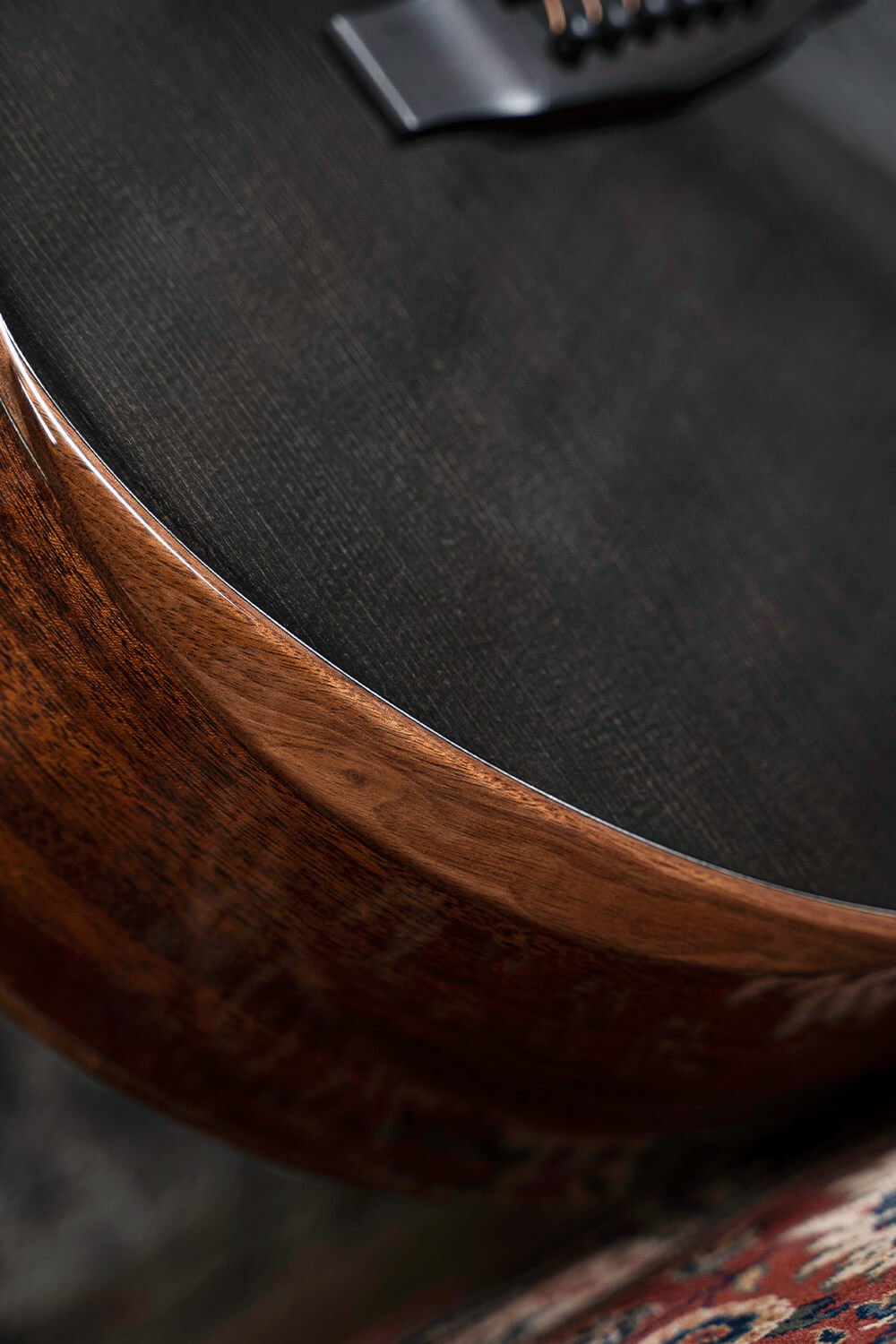 Cort Modern Black Masterpiece – Massieve Europese Spar, Mahonie & Dual Sound Ports