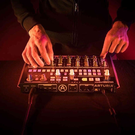 Arturia DrumBrute Impact – analoge drummachine, 10 klanken, step-sequencer en individuele uitgangen