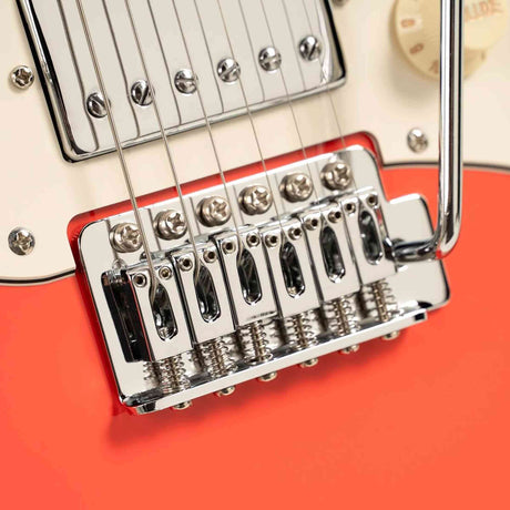 Cort G200SE SRD Elektrische Gitaar HSS Populier met Roasted Maple Hals Scarlet Red en Tremolo