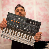 Arturia MicroFreak – synthesizer met 25 touch-toetsen, parafonie, mod matrix en Plaits-engine