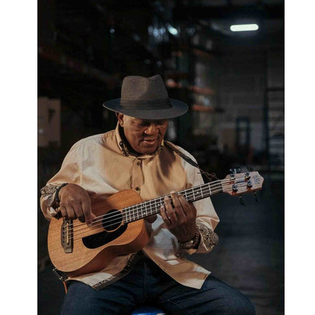 Kala Bakithi Kumalo Signature U•BASS® bas ukulele – Mahonie, Roundwound Snaren, EQ en Custom Gigbag